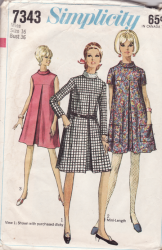 7343 SIMPLICITY 1967 INVERT PLEAT DRESS LENGTHS, SLEEVES OR NOT PATTERN 14 34"B UNCUT